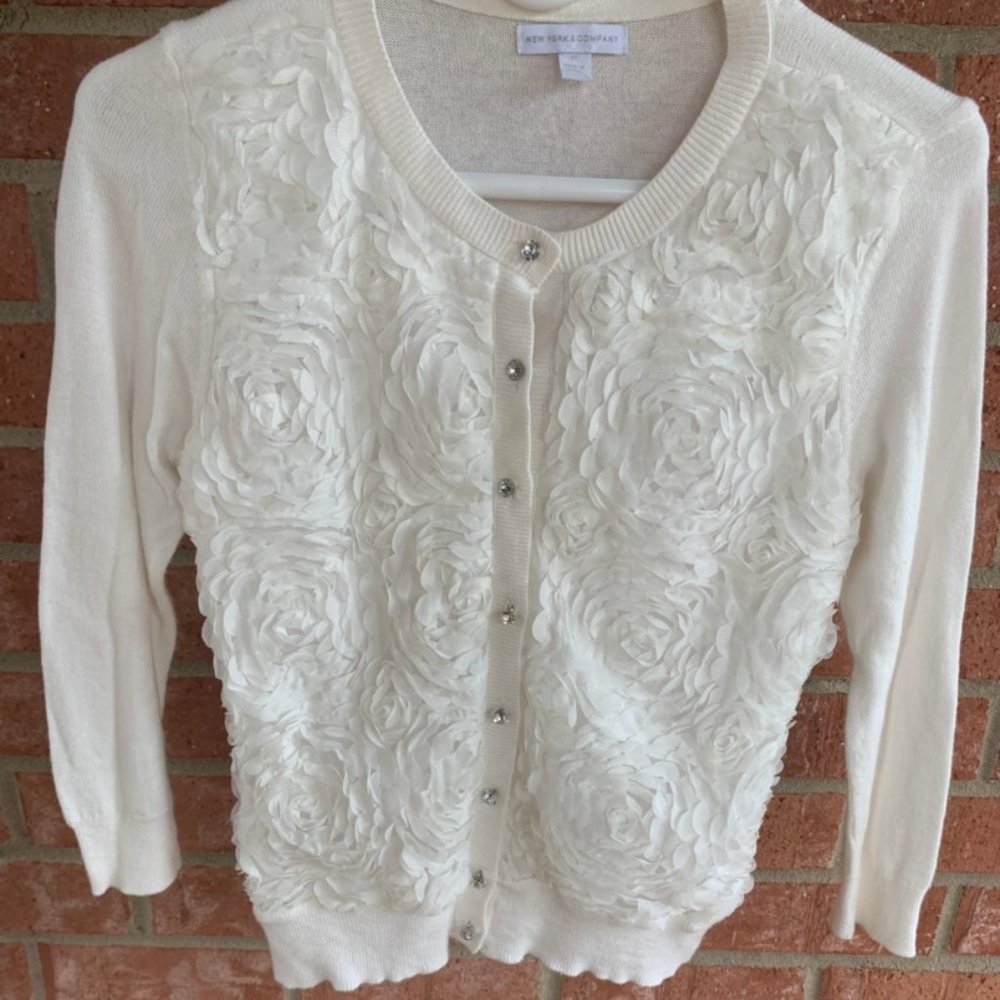 New York & Company White Sweater Size XS
